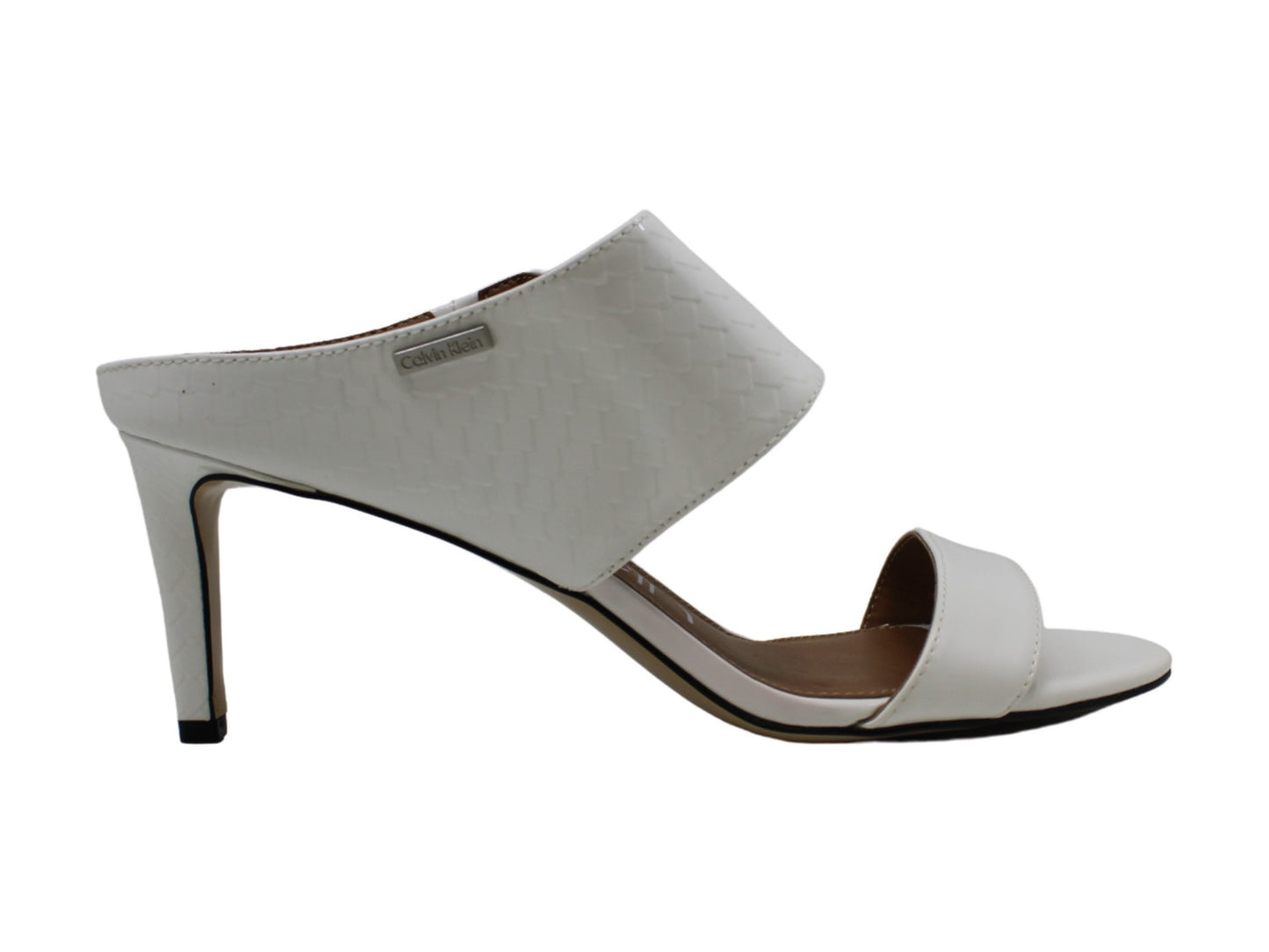 Sandálias femininas Calvin Klein em couro envernizado Cecily com relevo de crocodilo, salto agulha, tamanho 10, brancas
