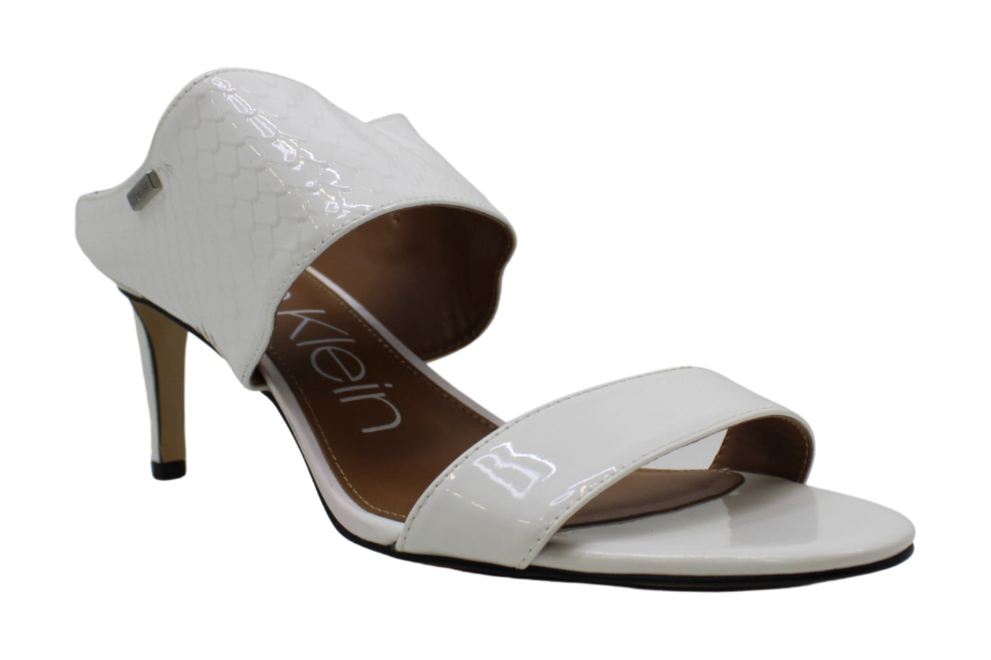 Sandálias femininas Calvin Klein em couro envernizado Cecily com relevo de crocodilo, salto agulha, tamanho 10, brancas