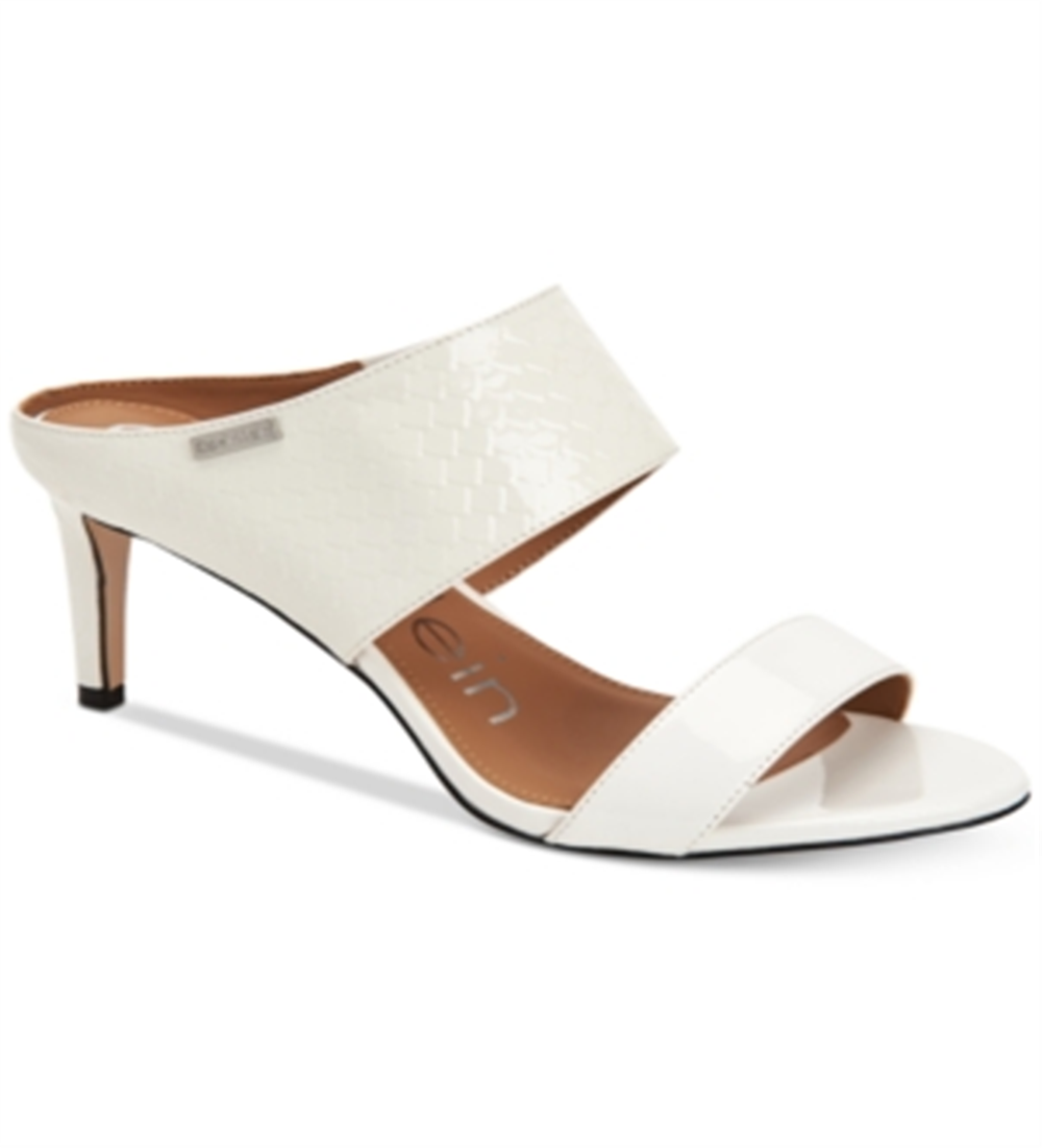 Sandálias femininas Calvin Klein em couro envernizado Cecily com relevo de crocodilo, salto agulha, tamanho 10, brancas