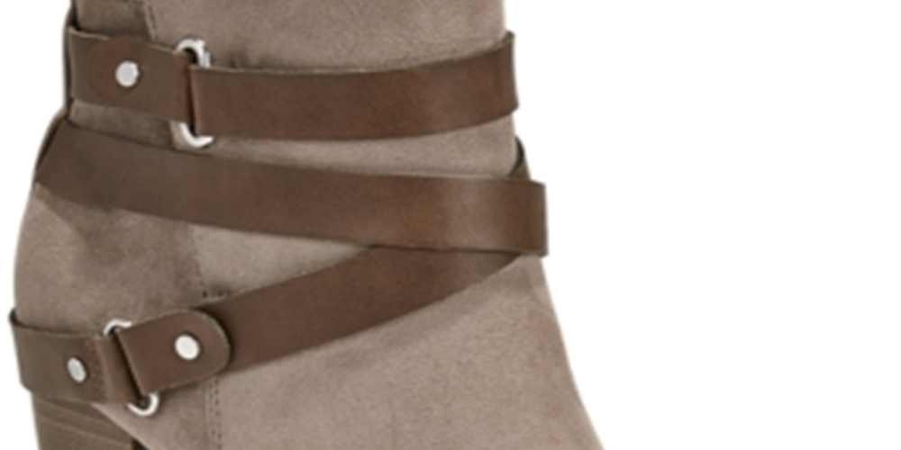 Material Girl Botas femininas com tiras de fivela e detalhes de ferragens, acolchoadas, bico redondo, salto bloco, zíper, marrom, tamanho 9,5 M