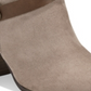 Material Girl Botas femininas com tiras de fivela e detalhes de ferragens, acolchoadas, bico redondo, salto bloco, zíper, marrom, tamanho 9,5 M