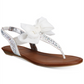 Material Girl Sandálias femininas Swan com bico dividido e tira em T, brancas, tamanho 5