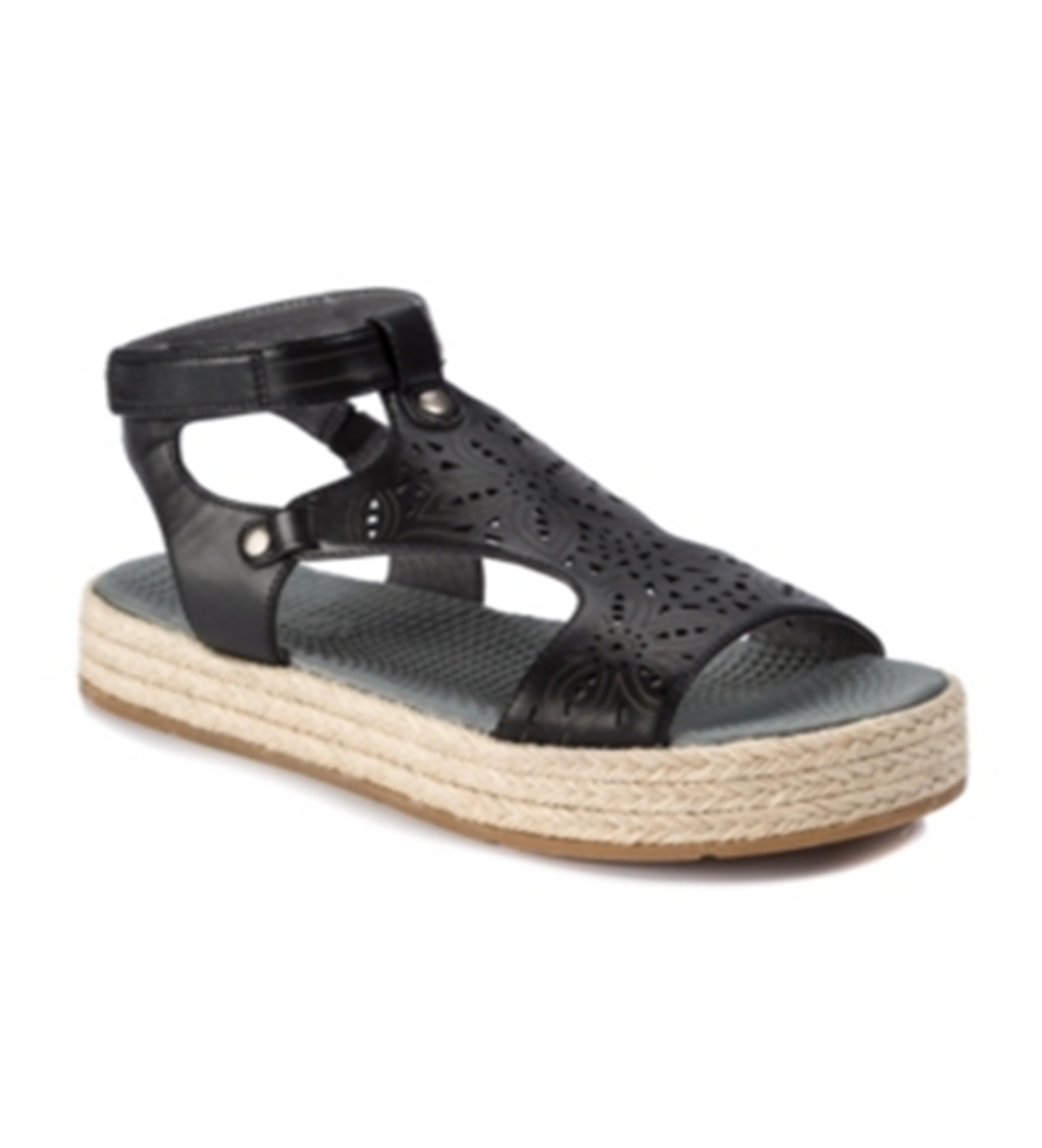 Sandálias femininas Bare Traps Bernedette com tiras em T, bico aberto, casual, pretas, tamanho 8 M