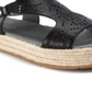Sandálias femininas Bare Traps Bernedette com tiras em T, bico aberto, casual, pretas, tamanho 8 M