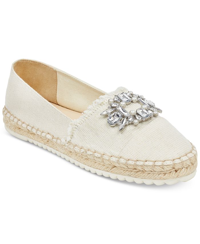 Sapatilhas femininas Marc Fisher Barnum Fabric com bico fechado e alpargatas brancas, tamanho 5 M