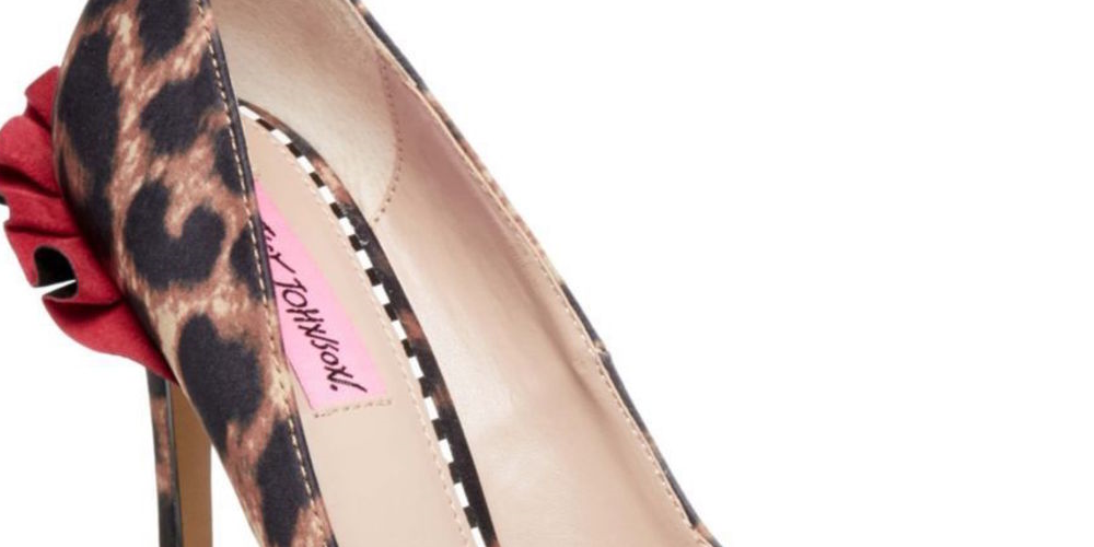 Betsey Johnson Hanah Fabric Scarpin Clássico Bico Fino Feminino Marrom Tamanho 6