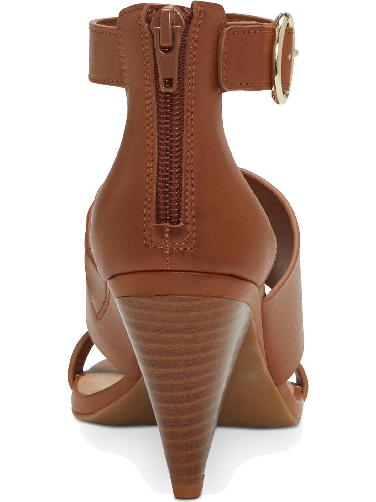 Sandália feminina INC com tiras de espuma viscoelástica, fivela ousada, tira ajustável, acolchoada, bico amendoado, salto cônico, zíper, marrom, tamanho 9 M