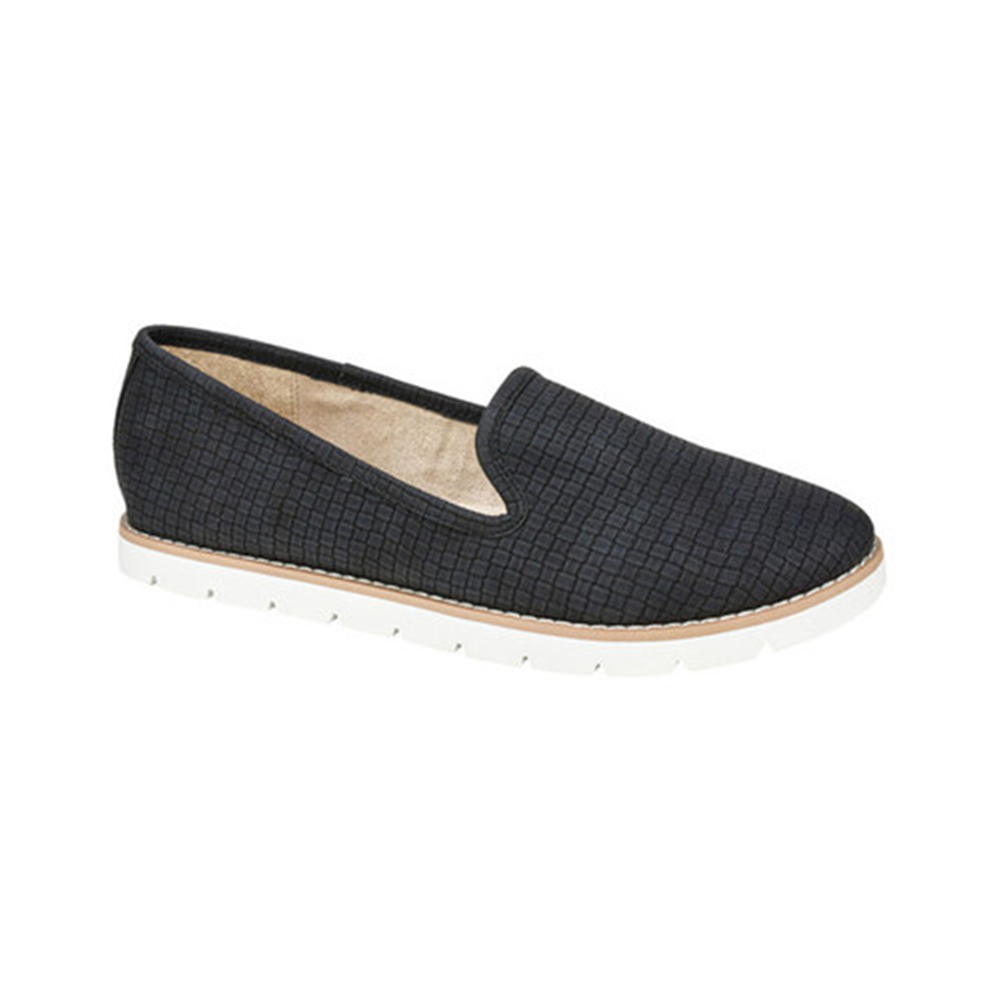 Sapatilhas femininas White Mountain Denny Smoking Flat Black, tamanho 8,5 M