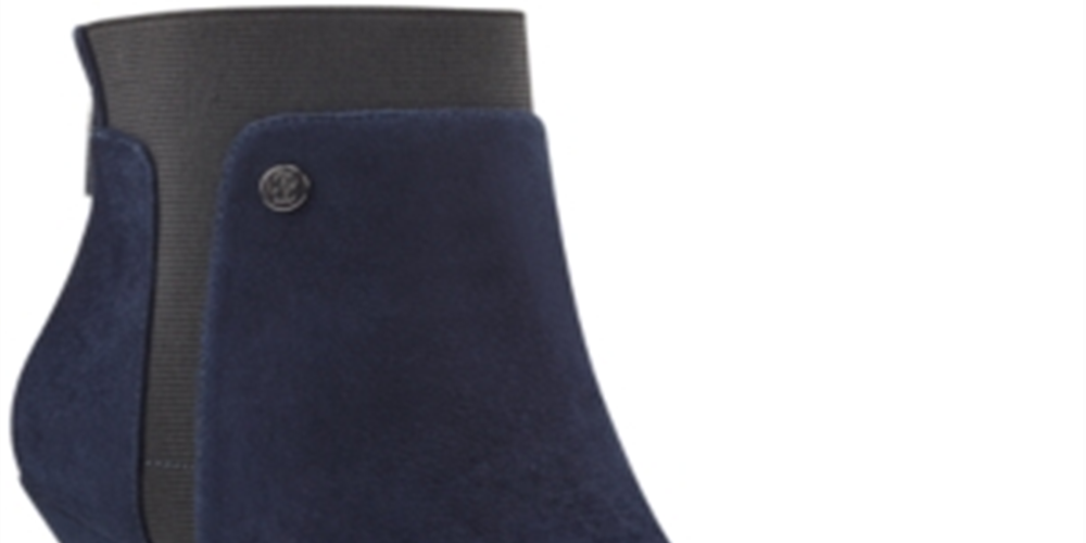 Botas de couro com zíper e salto gatinho Bandolino com acabamento elástico e logo Bari, bico fino, tamanho 6,5 M