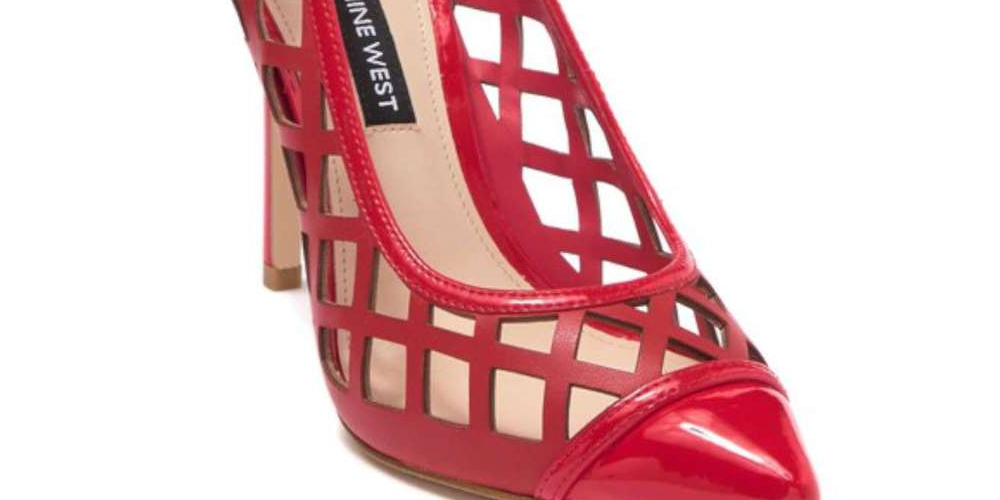 Sapatos de salto fino Nine West Tatum8 com recorte vermelho, tamanho médio