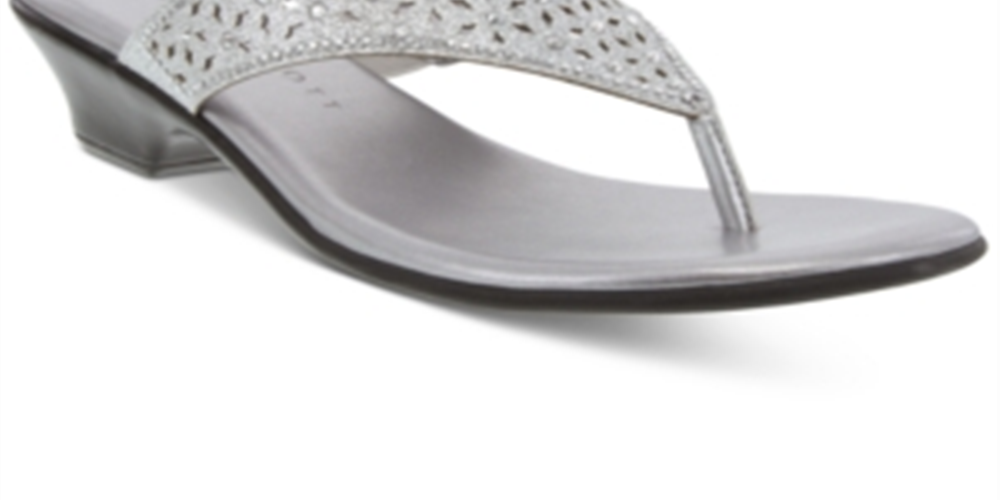 Sandálias femininas casuais de tecido Karen Scott com abertura no dedo do pé, tamanho 6M, prateadas