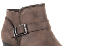 Botas femininas American Rag com zíper e fivela Accent Comfort Milly, bico redondo, salto bloco, marrom, tamanho 8,5 M