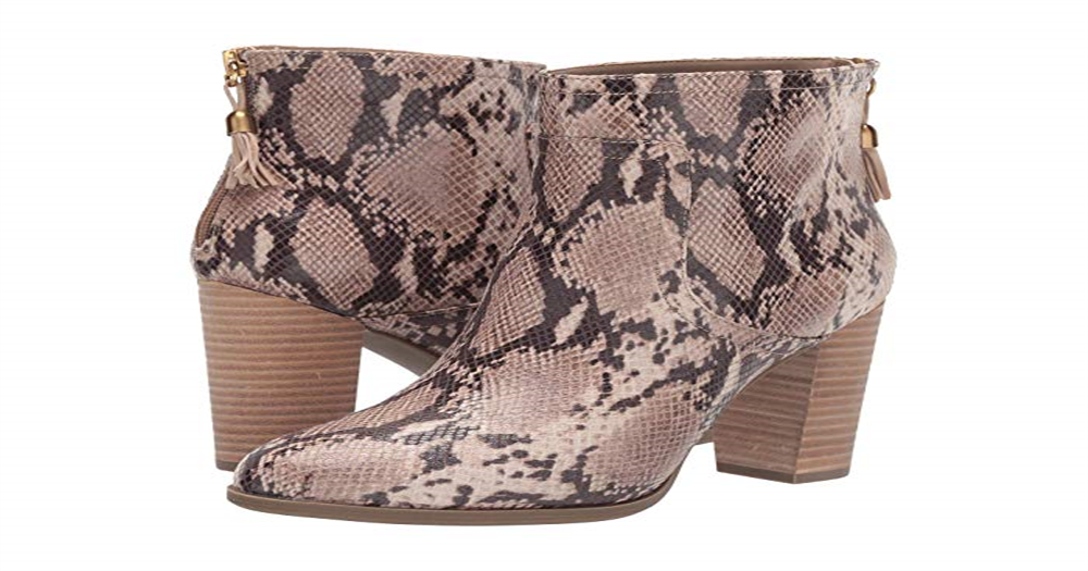 Botas femininas Anne Klein com salto bloco, bico amendoado, com absorção de impacto e zíper, em pele de cobra, bege, tamanho 9 M