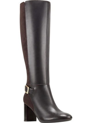Botas de salto alto de couro Bandolino femininas com fivela e acolchoamento Bilya, bico amendoado, salto bloco e zíper, marrom escuro, tamanho 8 M