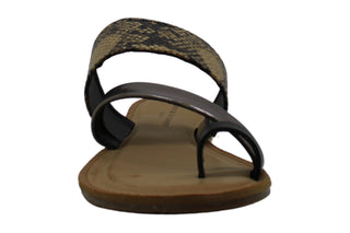 Sandálias femininas casuais Billyne Fabric Open Toe Slide, pretas, tamanho 7,5 M, Rock &amp; Candy