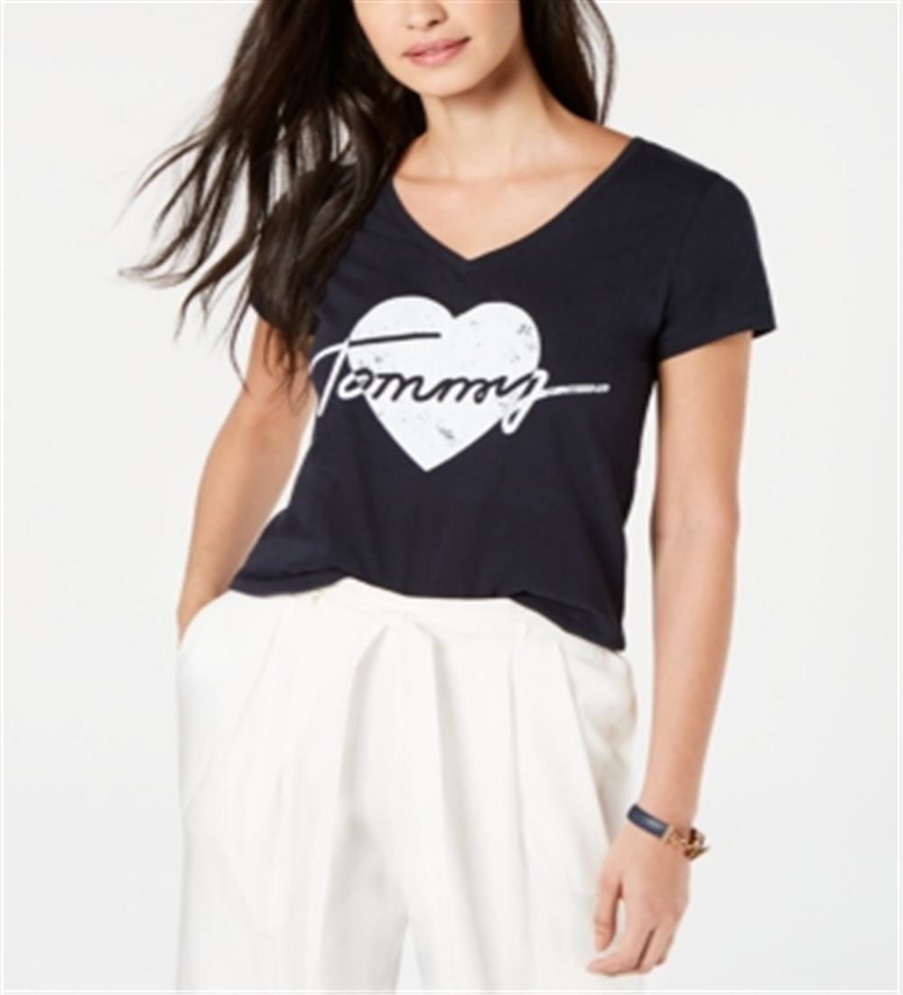 Camiseta Tommy Hilfiger Feminina com Estampa de Coração e Logotipo Sky Captain Tamanho Grande