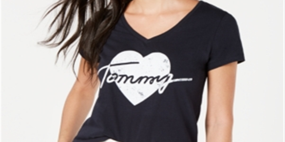 Camiseta Tommy Hilfiger Feminina com Estampa de Coração e Logotipo Sky Captain Tamanho Grande