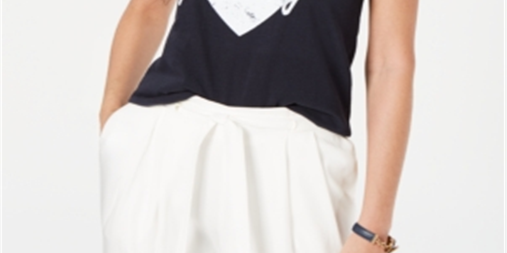 Camiseta Tommy Hilfiger Feminina com Estampa de Coração e Logotipo Sky Captain Tamanho Grande