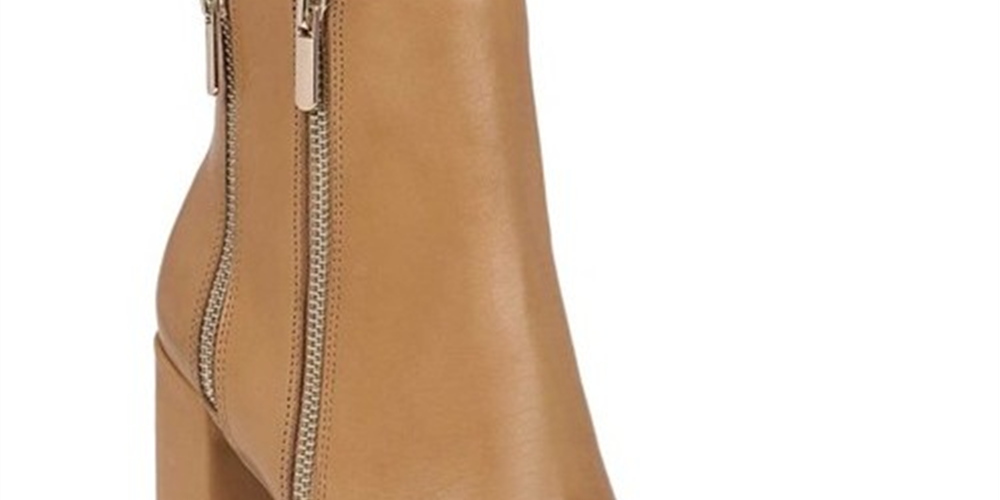 Bota feminina Fergie Enigma Block Heel Brown, tamanho 10 M