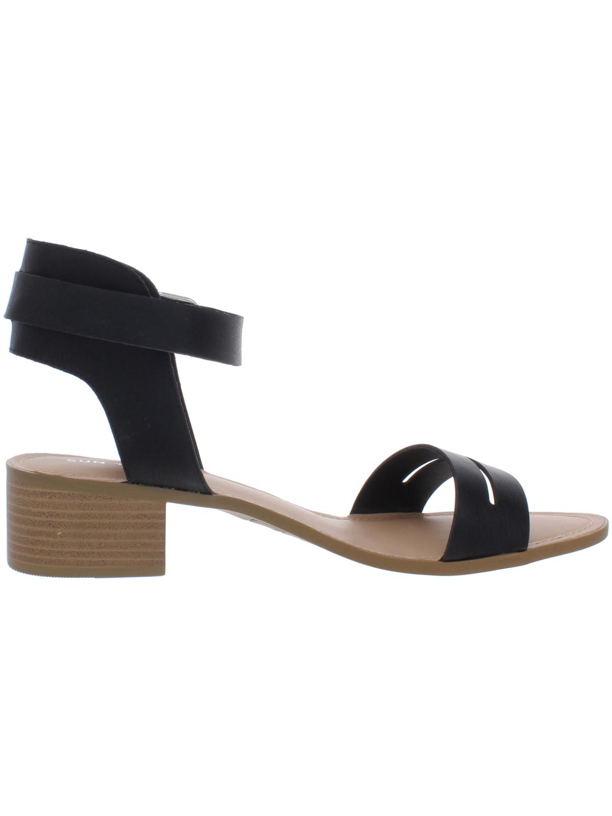 Sandália feminina Sun Stone com recorte de fenda, tira ajustável no tornozelo, acolchoada, bico redondo, salto bloco e fivela, preta, tamanho 8,5 M