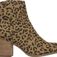 Bota feminina casual bege leopardo Rowan Carlos By Carlos Santana, tamanho 7,5 M