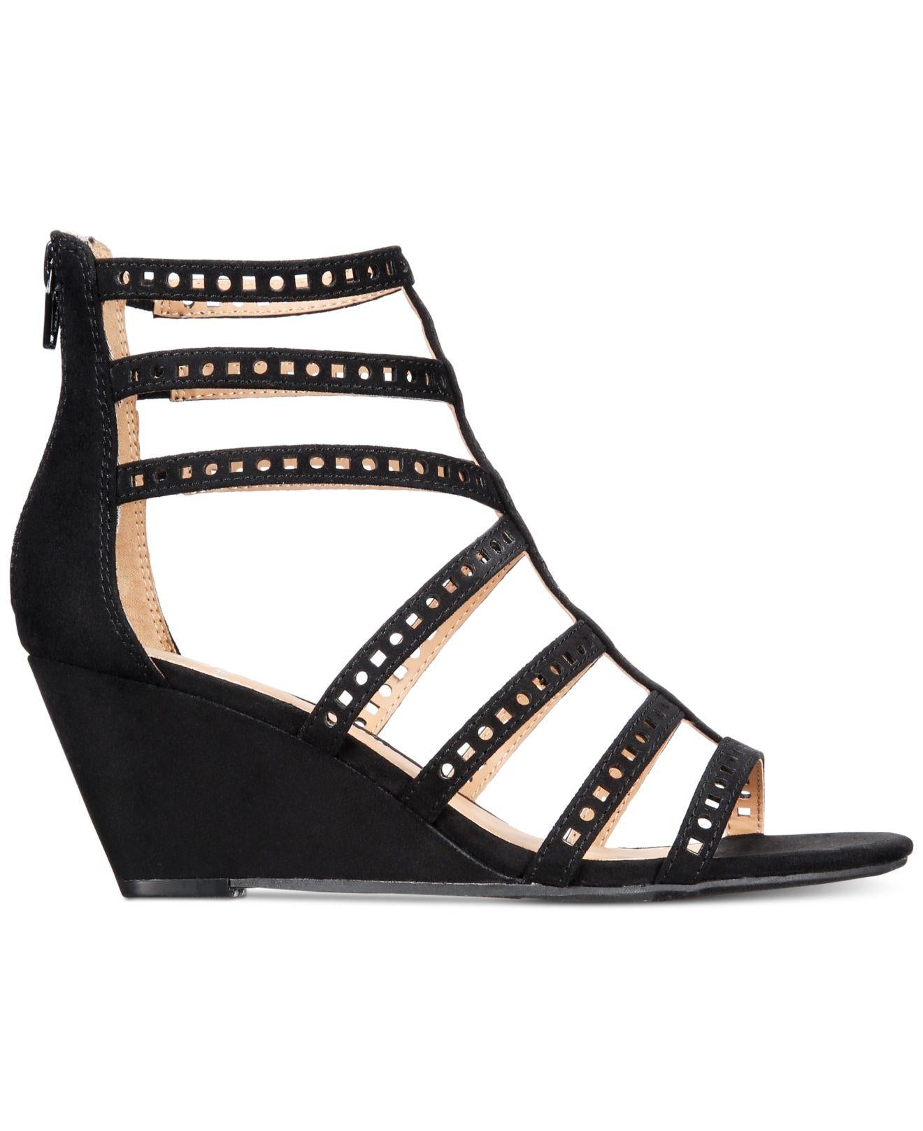 Sandálias femininas Harriette Wedge da Material Girl, pretas, 6,5 m
