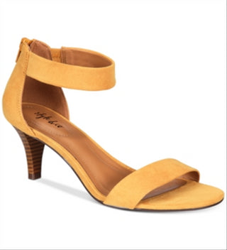 Sandálias femininas casuais Paycee com tira no tornozelo e bico aberto, tamanho 8,5 M, amarelas, da Style &amp; Co.