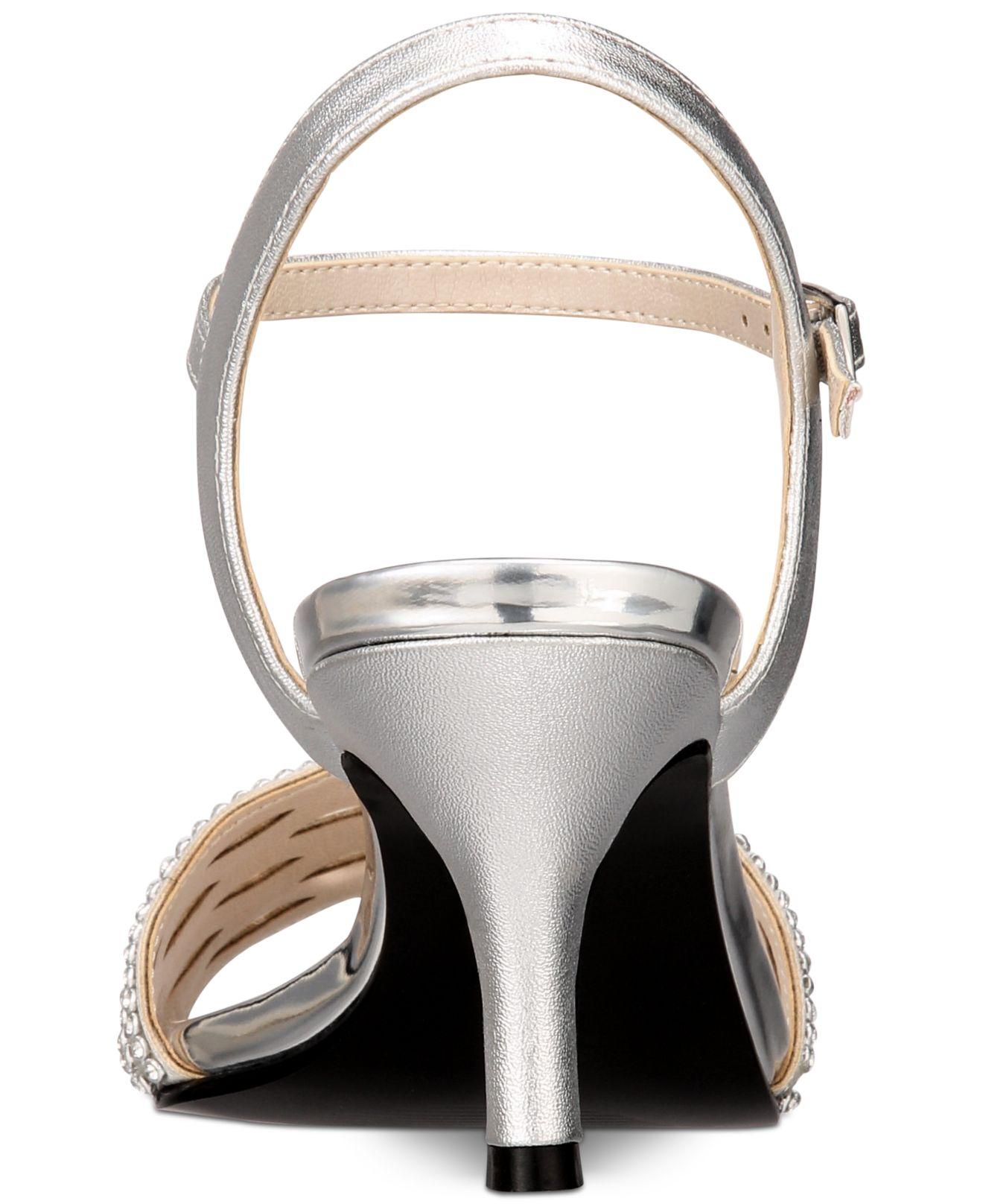 Sandálias femininas Caparros Quirin Suede com bico aberto e tira no tornozelo para ocasiões especiais, tamanho 9 M, prateadas