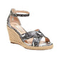 Nanette Lepore Sandálias femininas Quirky de couro Peep Toe casuais com tira no tornozelo, cinza, tamanho 9
