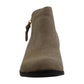 Botas femininas Bare Traps Uriel de couro com bico fechado e cano curto, marrom, tamanho 8 M