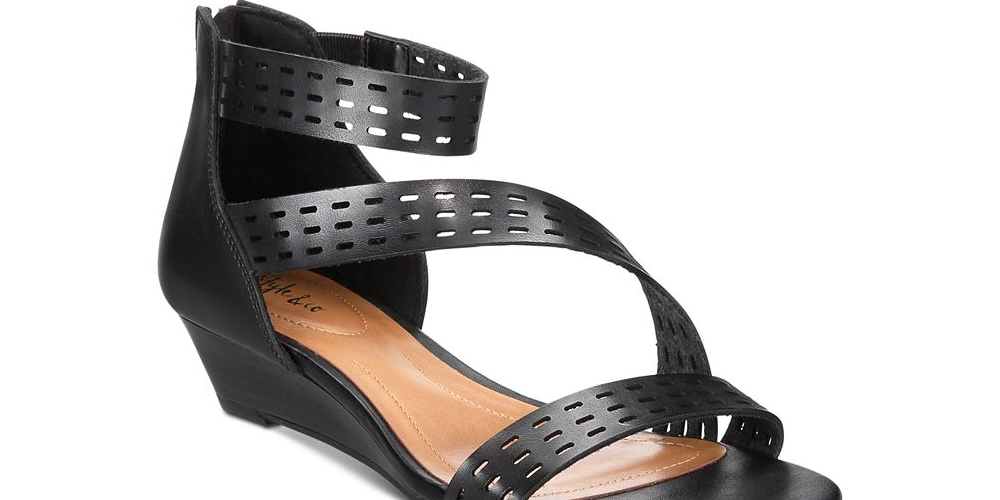 Sandálias femininas Giordi com tiras perfuradas e salto plataforma, pretas, tamanho 9, da Style &amp; CO