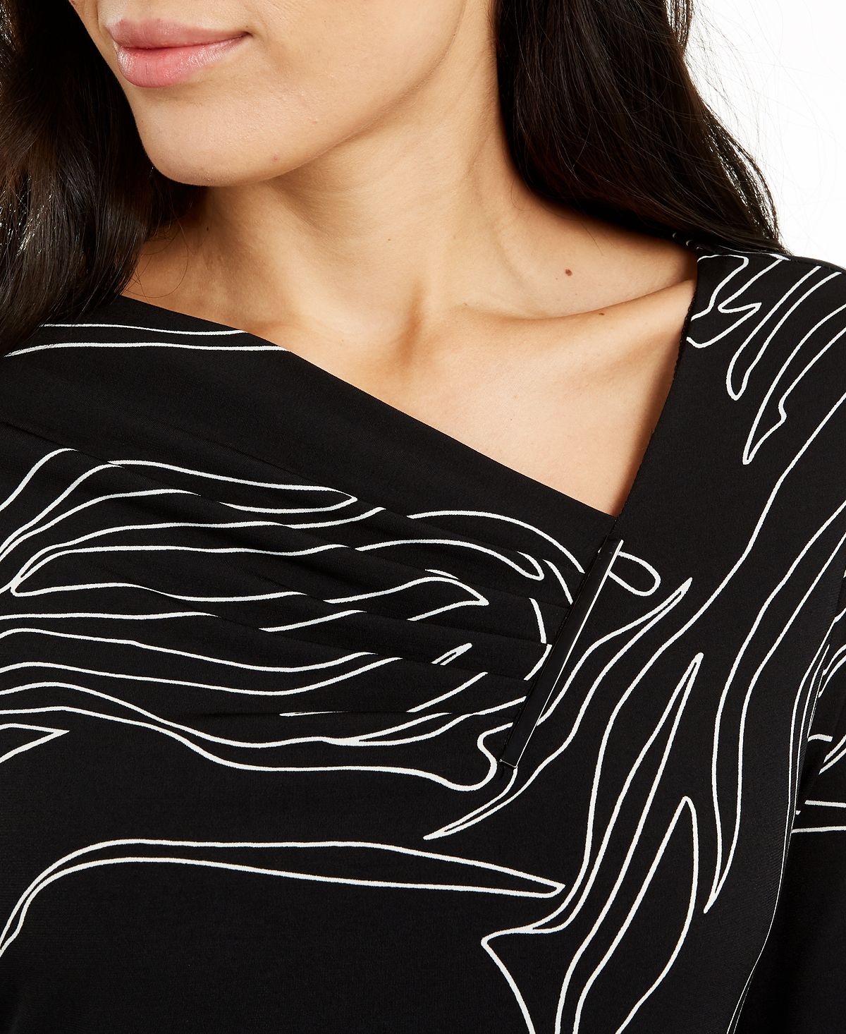 Blusa feminina Alfani estampada com decote assimétrico, preta, tamanho pequeno