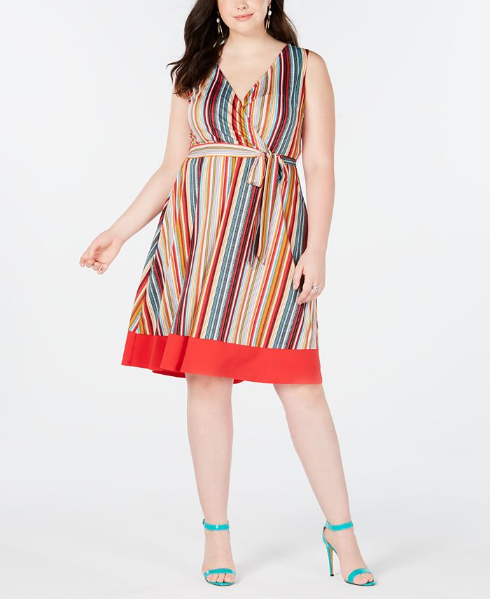 Vestido feminino Love Squared listrado sem mangas com decote em V e comprimento até o joelho, tamanho 2X