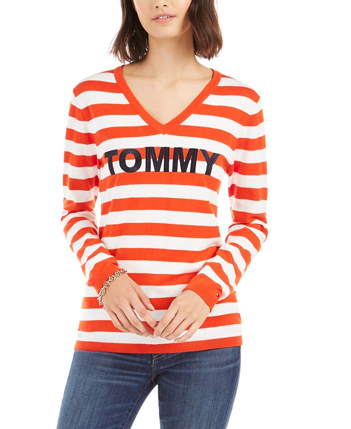 Suéter feminino Tommy Hilfiger com logo listrado e gola V, laranja, tamanho médio