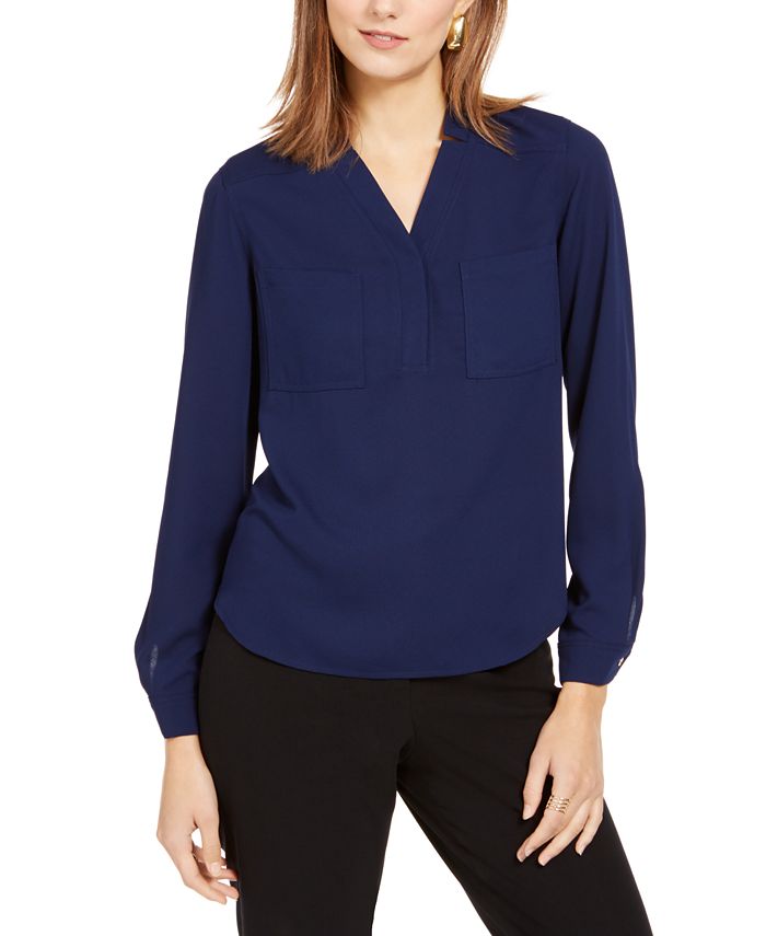 Blusa feminina Nine West de manga comprida com 2 bolsos e decote em V, azul, tamanho grande