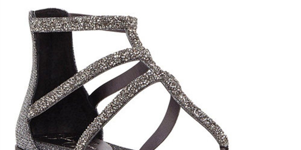 Sandália feminina Jessica Simpson Cammie Thong, prateada, tamanho 5,5 M