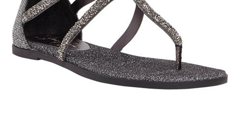 Sandália feminina Jessica Simpson Cammie Thong, prateada, tamanho 5,5 M