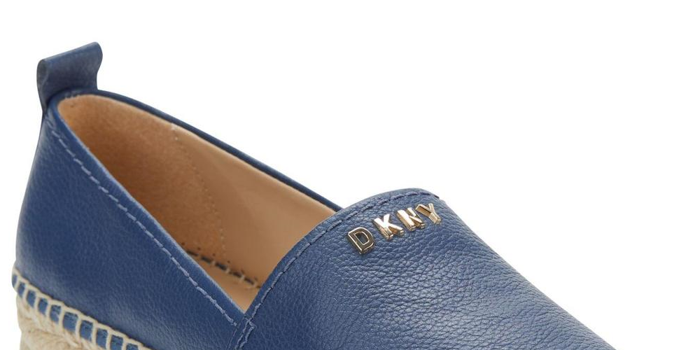 Sandálias femininas DKNY Mer Leather com bico aberto e alpargatas casuais, tamanho 7,5, azul