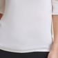 Blusa feminina DKNY com acabamento em pérolas e manga cotovelo, branca, tamanho médio