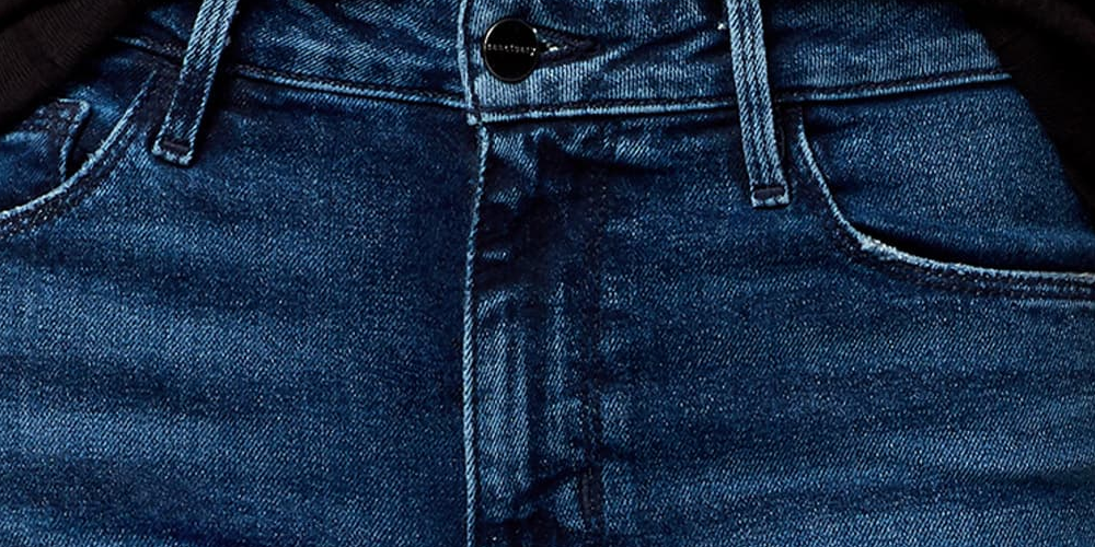 Calça jeans capri feminina Sanctuary Connector Kick com bainha desfiada, azul, tamanho 26/2