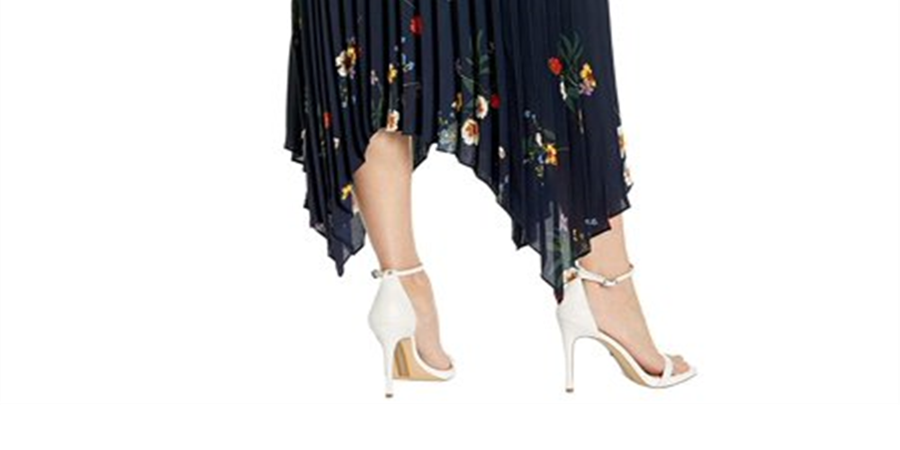 Saia plissada com bainha assimétrica Surreal Garden feminina Vince Camuto - Azul-marinho, tamanho P