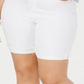 Bermuda feminina plus size desfiada e lisa, tamanho 24, branca