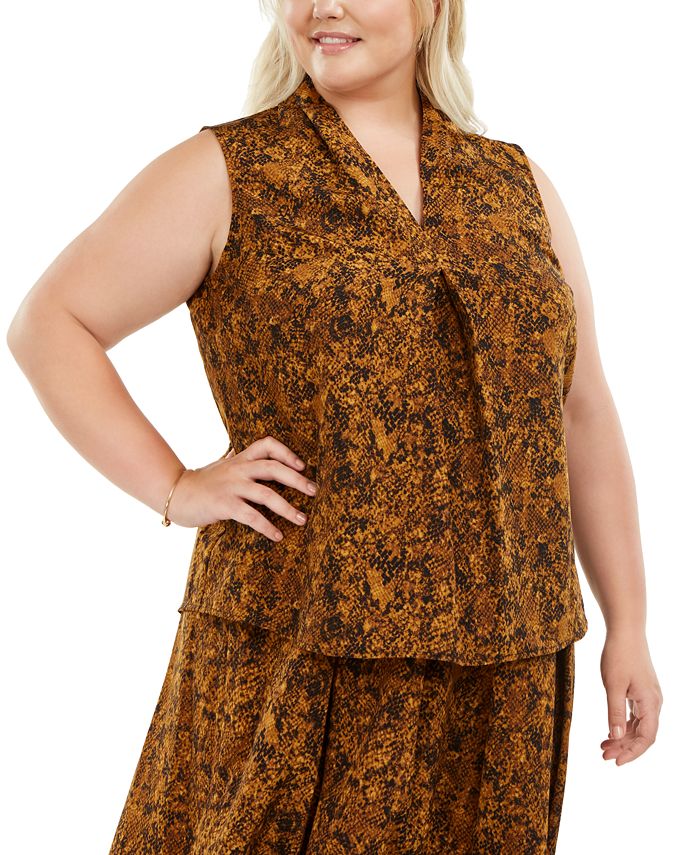 Top feminino Bar III Trendy Plus com estampa de cobra e decote em V, marrom, tamanho 2XL
