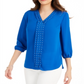 Blusa plissada com tachas lisas JM Collection para mulheres, azul, tamanho médio