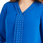 Blusa plissada com tachas lisas JM Collection para mulheres, azul, tamanho médio
