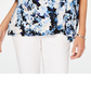 Blusa feminina Alfani com estampa floral e babados, azul, tamanho G
