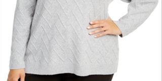 Suéter feminino Calvin Klein Plus com estampa Chevron e gola V cinza, tamanho -0X