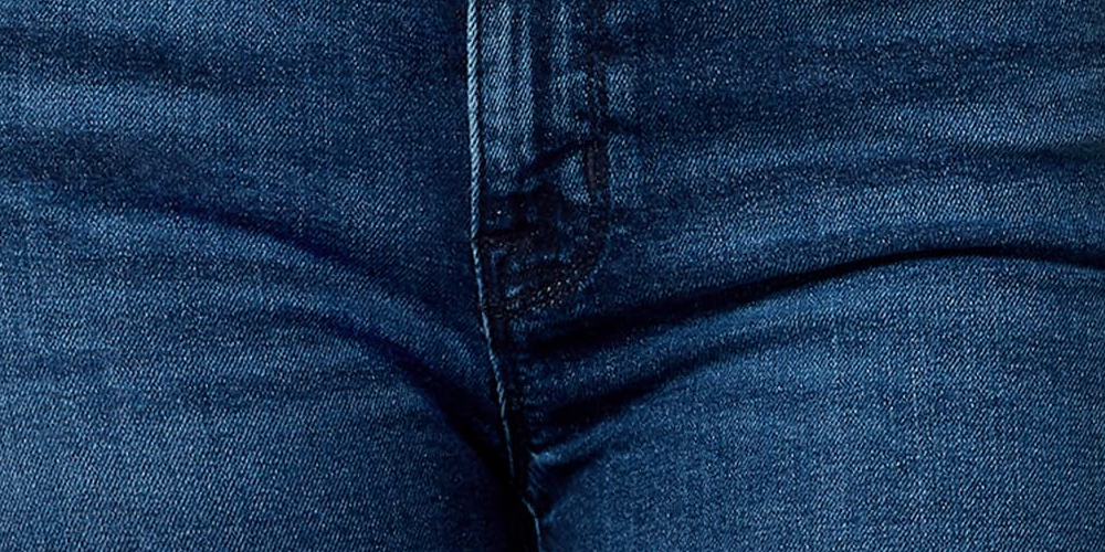 Calça jeans capri feminina Sanctuary Connector Kick com bainha desfiada, azul, tamanho 28