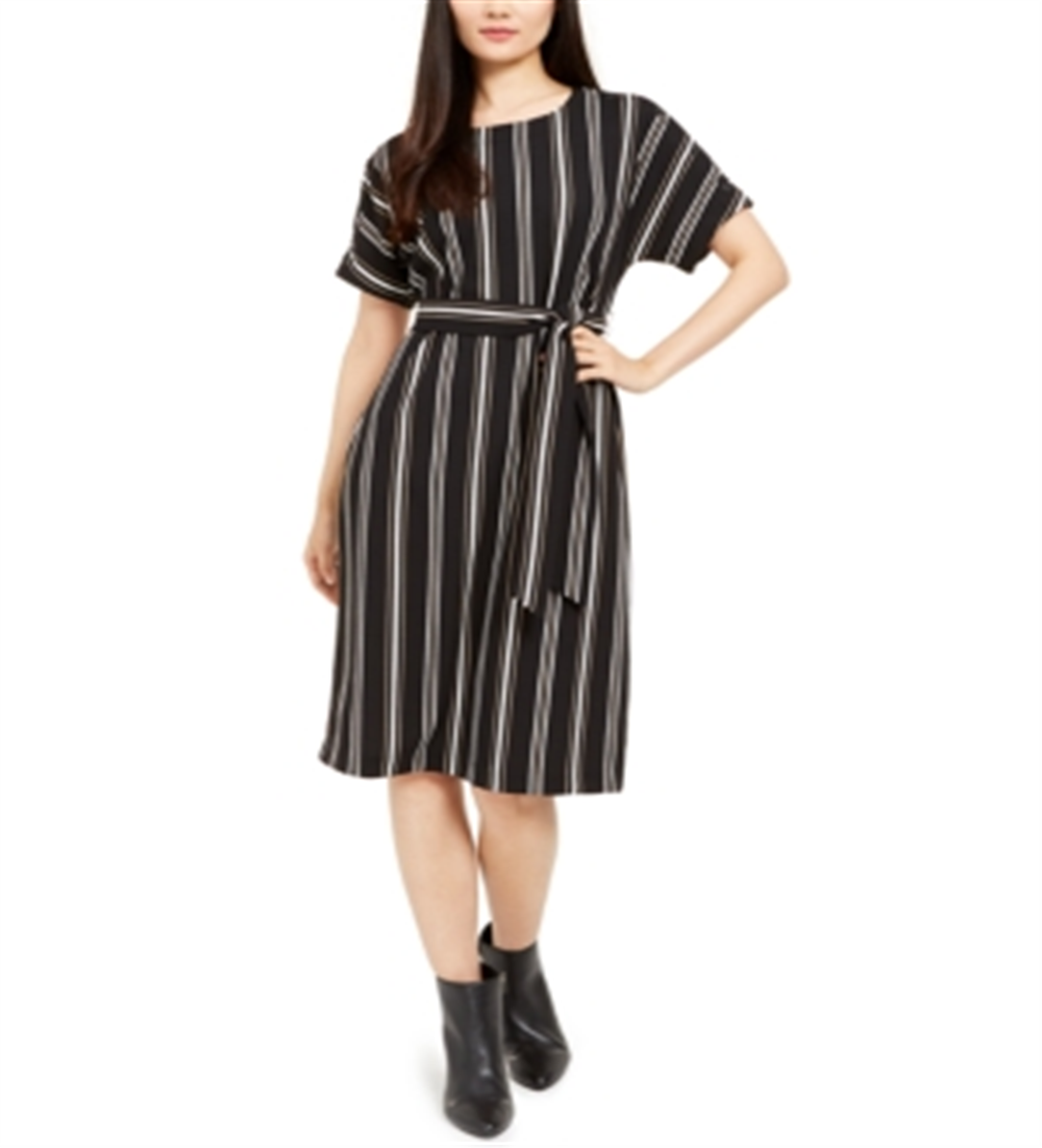 Vestido feminino Alfani listrado, manga curta, gola redonda, comprimento até o joelho, preto, tamanho grande