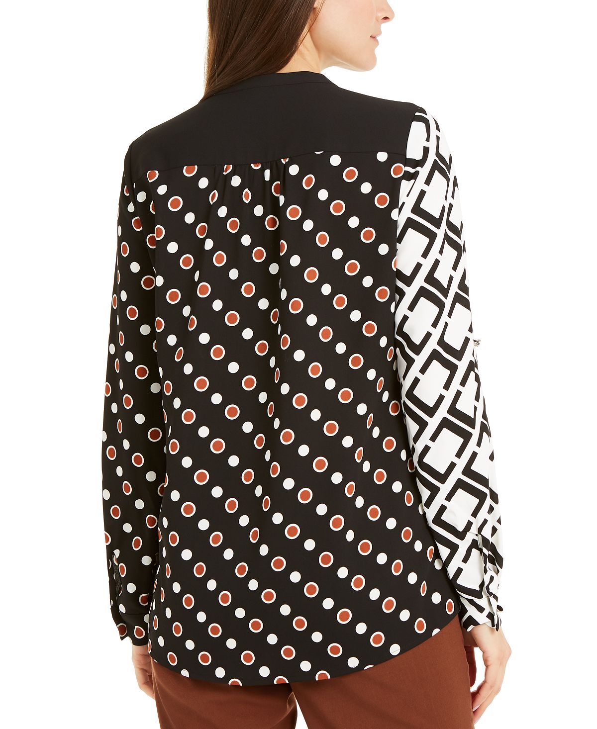 Blusa feminina Alfani com estampa contrastante e decote dividido, branca, tamanho P